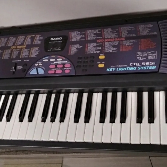Casio Ctk-555l Key Lighting System 61 Keys Portable PIANO Battery/Direct Power - Picture 2 of 4